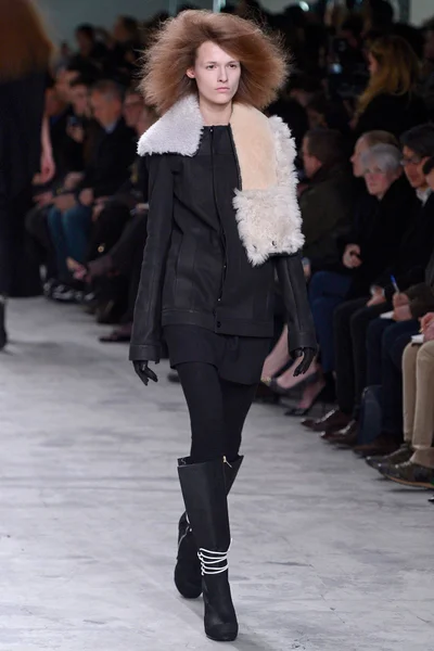 Look 11